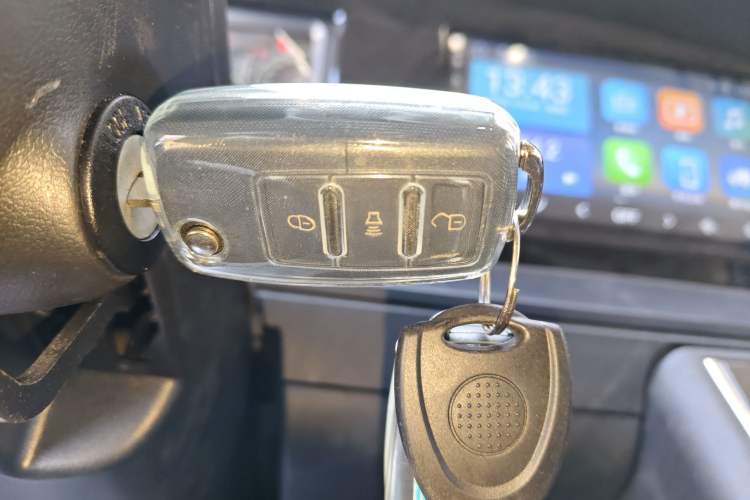 Used Guangtong Auto makeup Logistics Vehicle 2024 3.1T 2-Seater 4.99-Meter All-Electric Closed Cargo Van with 41.86 kWh Interior 1