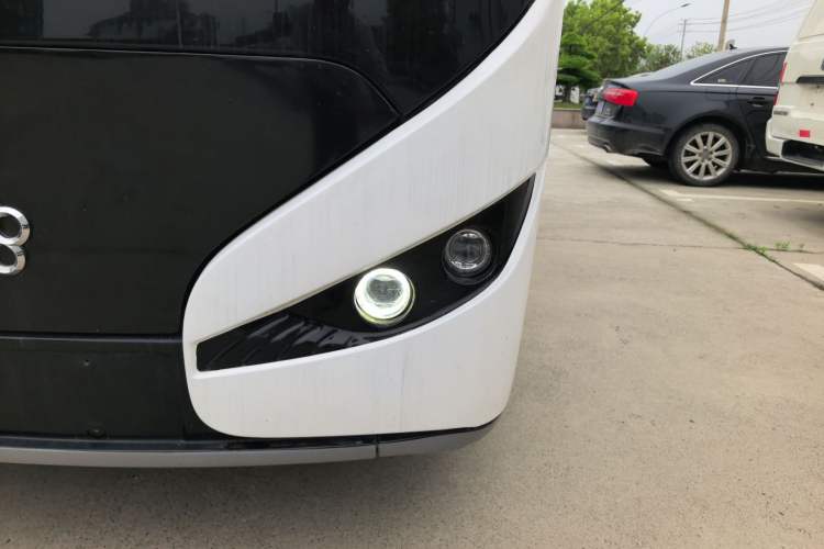 Used Guangtong Auto makeup Logistics Vehicle 2024 3.1T 2-Seater 4.99-Meter All-Electric Closed Cargo Van with 41.86 kWh Left Front Headlight