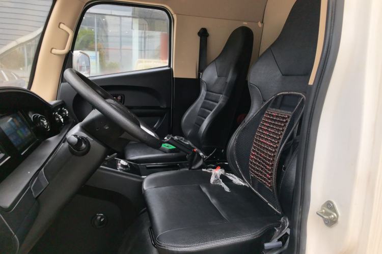 Used Guangtong Auto makeup Logistics Vehicle 2024 3.1T 2-Seater 4.99-Meter All-Electric Closed Cargo Van with 41.86 kWh Left Front Seat