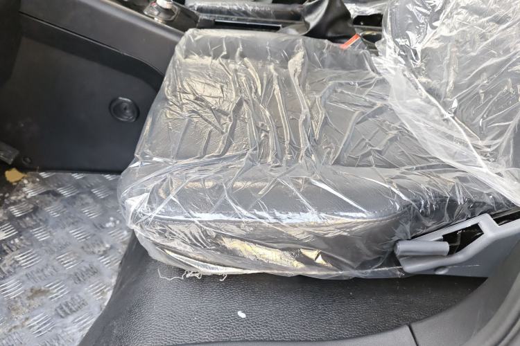 Used Guangtong Auto makeup Logistics Vehicle 2024 3.1T 2-Seater 4.99-Meter All-Electric Closed Cargo Van with 41.86 kWh Left Front Seat