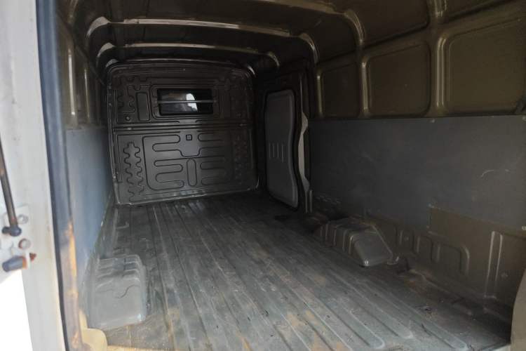Used Guangtong Auto makeup Logistics Vehicle 2024 3.1T 2-Seater 4.99-Meter All-Electric Closed Cargo Van with 41.86 kWh Left Rear Seat