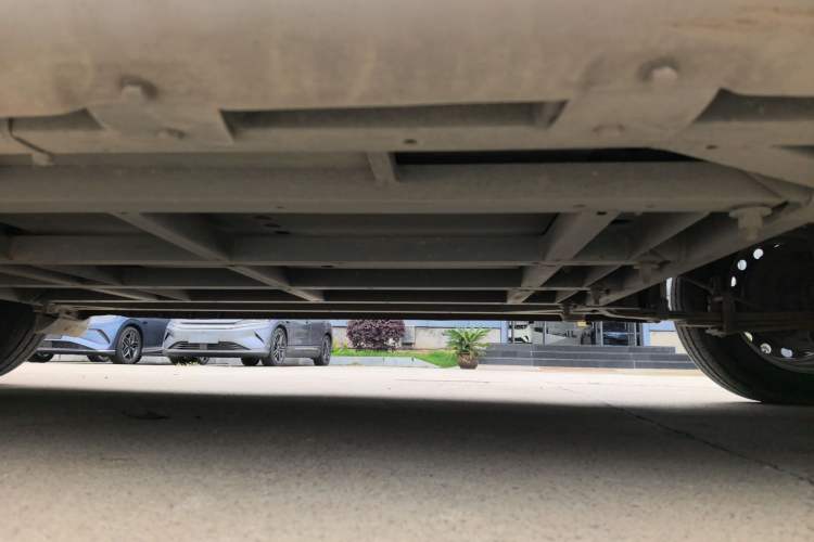 Used Guangtong Auto makeup Logistics Vehicle 2024 3.1T 2-Seater 4.99-Meter All-Electric Closed Cargo Van with 41.86 kWh Left Side Sill
