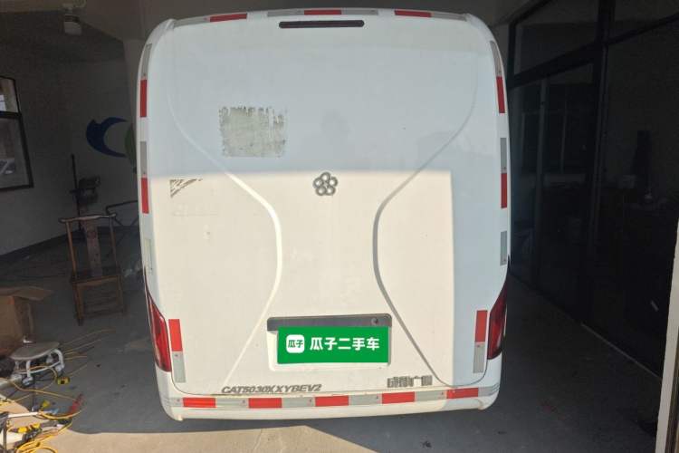 Used Guangtong Auto makeup Logistics Vehicle 2024 3.1T 2-Seater 4.99-Meter All-Electric Closed Cargo Van with 41.86 kWh Rear