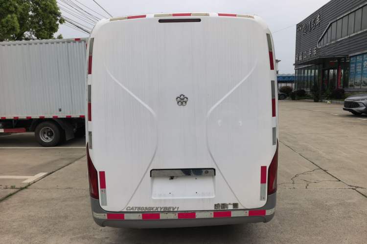 Used Guangtong Auto makeup Logistics Vehicle 2024 3.1T 2-Seater 4.99-Meter All-Electric Closed Cargo Van with 41.86 kWh Rear