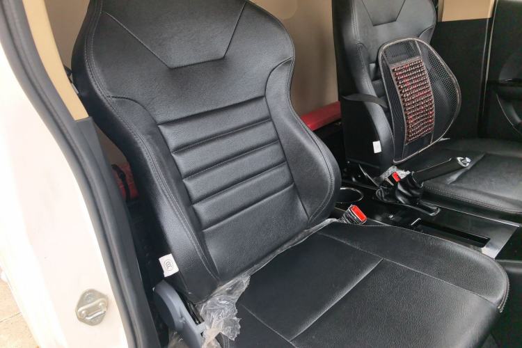 Used Guangtong Auto makeup Logistics Vehicle 2024 3.1T 2-Seater 4.99-Meter All-Electric Closed Cargo Van with 41.86 kWh Right Front Seat