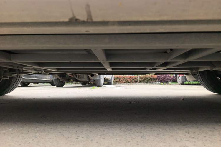 Used Guangtong Auto makeup Logistics Vehicle 2024 3.1T 2-Seater 4.99-Meter All-Electric Closed Cargo Van with 41.86 kWh Right Side Sill