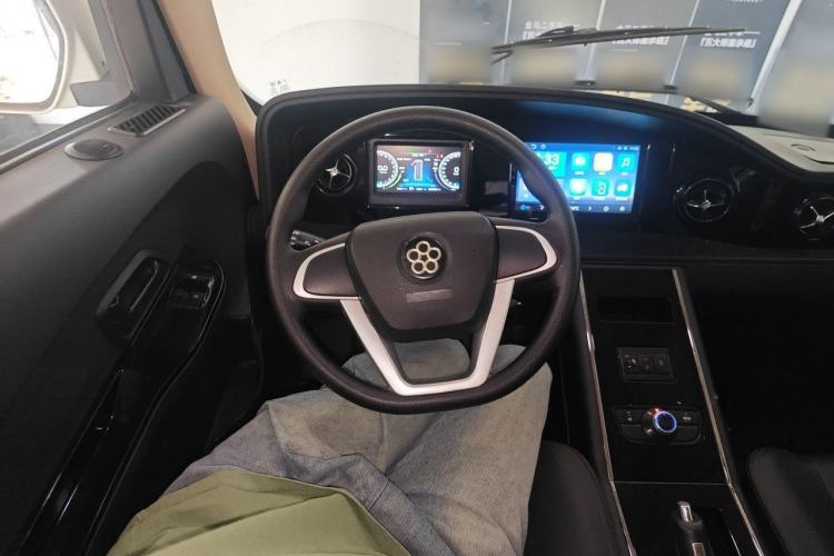 Used Guangtong Auto makeup Logistics Vehicle 2024 3.1T 2-Seater 4.99-Meter All-Electric Closed Cargo Van with 41.86 kWh Steering Wheel