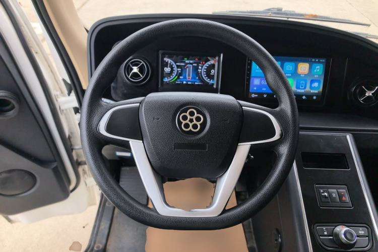 Used Guangtong Auto makeup Logistics Vehicle 2024 3.1T 2-Seater 4.99-Meter All-Electric Closed Cargo Van with 41.86 kWh Steering Wheel