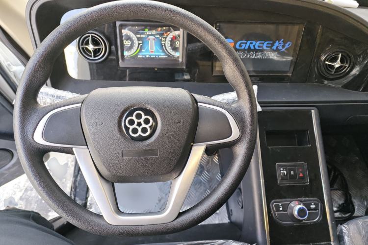Used Guangtong Auto makeup Logistics Vehicle 2024 3.1T 2-Seater 4.99-Meter All-Electric Closed Cargo Van with 41.86 kWh Steering Wheel