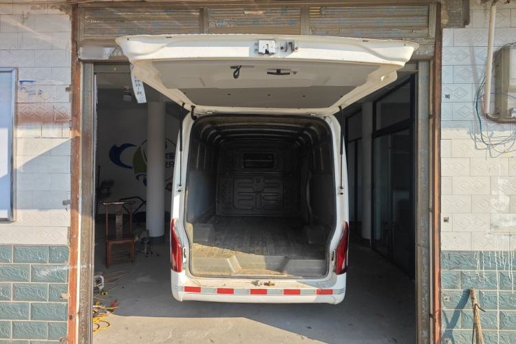 Used Guangtong Auto makeup Logistics Vehicle 2024 3.1T 2-Seater 4.99-Meter All-Electric Closed Cargo Van with 41.86 kWh Trunk