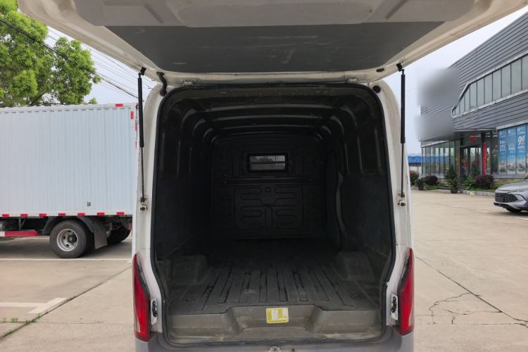 Used Guangtong Auto makeup Logistics Vehicle 2024 3.1T 2-Seater 4.99-Meter All-Electric Closed Cargo Van with 41.86 kWh Trunk
