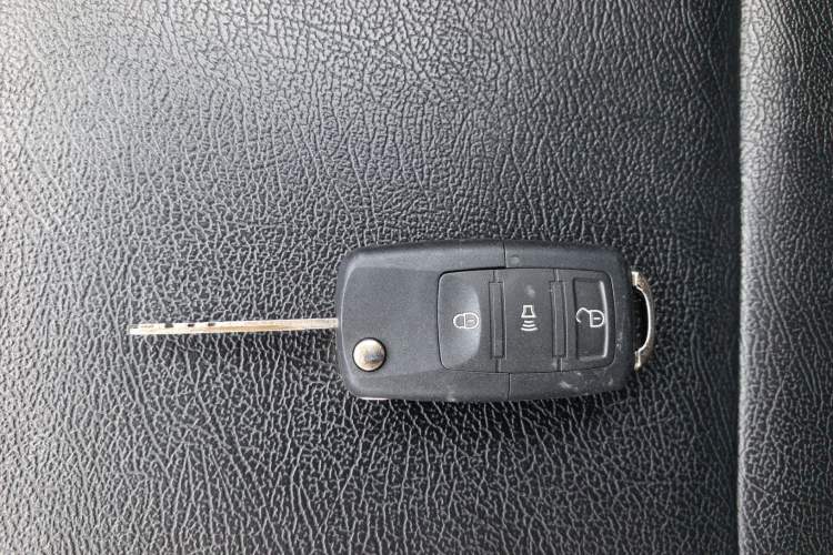 Used Guangtong Auto makeup Logistics Vehicle 2024 3.1T 2-Seater 4.99-Meter All-Electric Closed Cargo Van with 41.86 kWh Vehicle Key