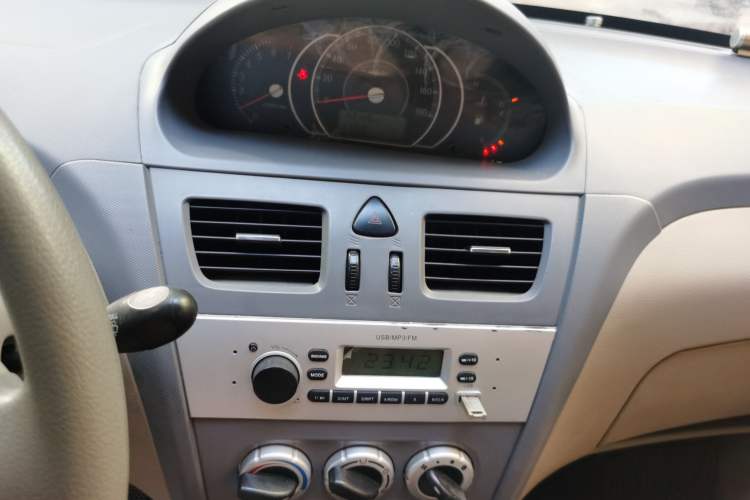 Used Hafei Lubao 2010 Lingdong 1.0L Manual Luxury Model Audio And AC Panel