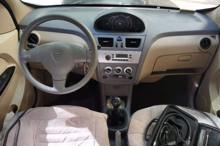 Used Hafei Lubao 2010 Lingdong 1.0L Manual Luxury Model Center Console