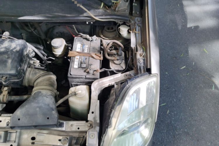 Used Hafei Lubao 2010 Lingdong 1.0L Manual Luxury Model Engine Bay Left
