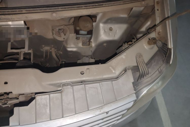 Used Hafei Minyi 2012 1.0L Air-Conditioned DA465QA Engine Bay Left
