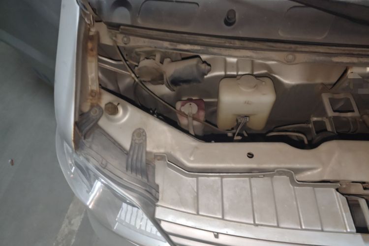 Used Hafei Minyi 2012 1.0L Air-Conditioned DA465QA Engine Bay Right