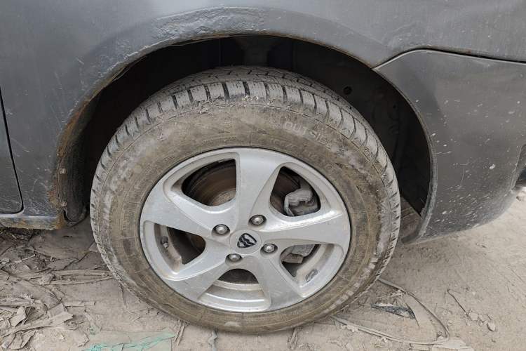 Used Hafei Sailor 2009 1.5L Manual Comfort Model Right Front Wheel Hub