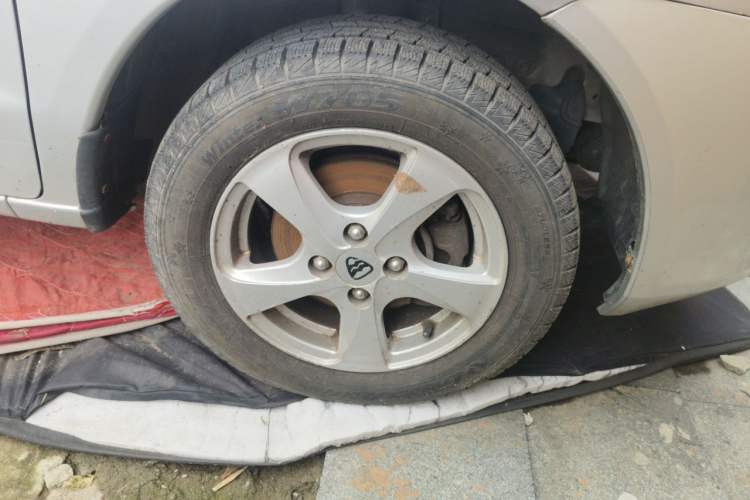 Used Hafei Sailor 2009 1.5L Manual Comfort Model Right Front Wheel Hub
