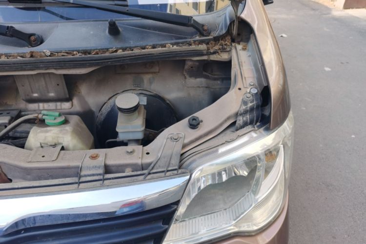 Used Hafei Zhongyi V5 2013 1.3L Comfort Model M13R Engine Bay Left