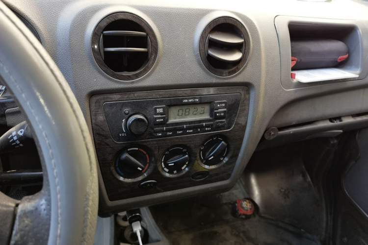 Used Hafei Zhongyi V5 2013 1.3L Luxury Model M13R Audio And AC Panel