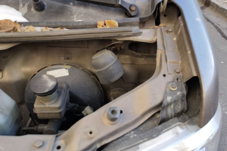 Used Hafei Zhongyi V5 2013 1.3L Luxury Model M13R Engine Bay Left