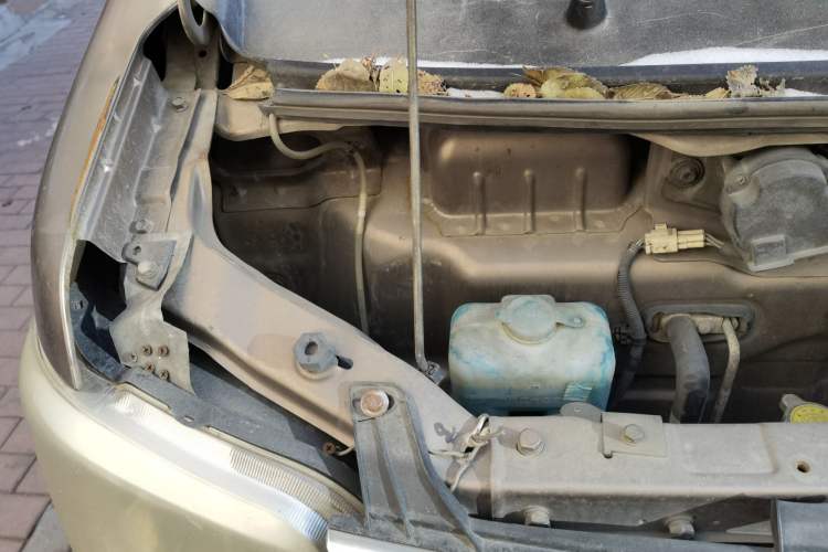 Used Hafei Zhongyi V5 2013 1.3L Luxury Model M13R Engine Bay Right