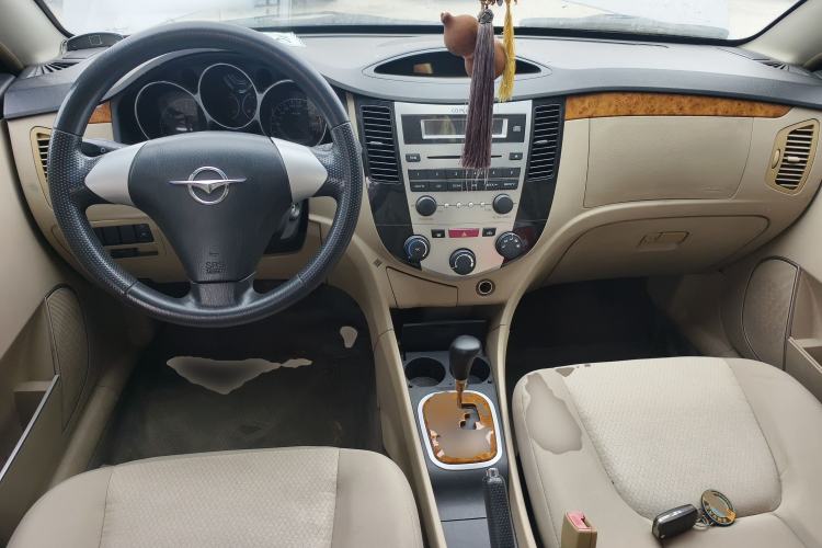 Used Haima 3 2008 1.8L Sport Edition Center Console