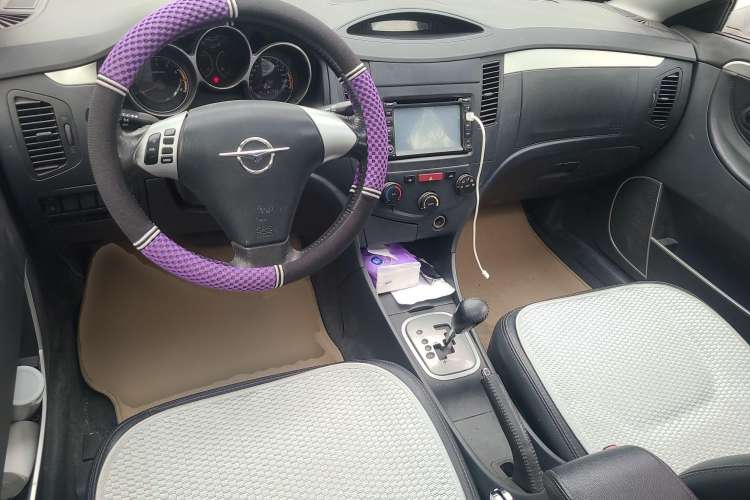 Used Haima 3 2010 1.6L Automatic Luxury Edition Center Console