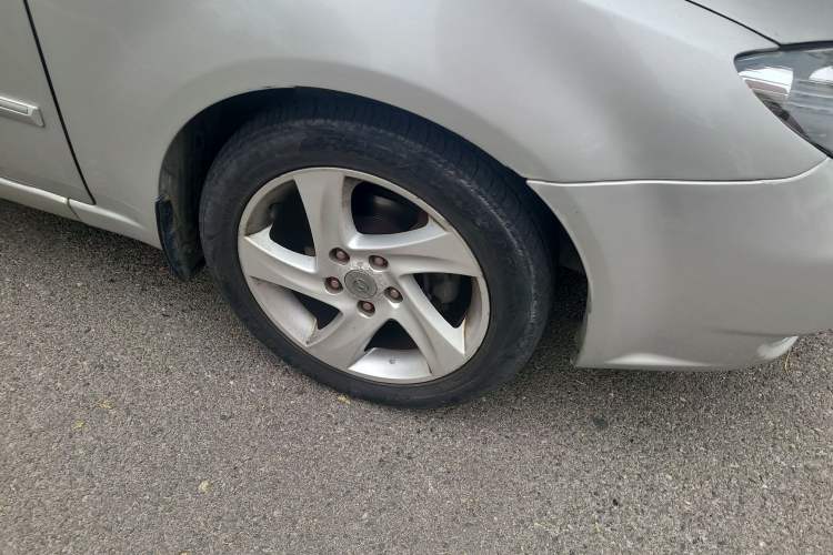 Used Haima 3 2010 1.6L Automatic Luxury Edition Right Front Wheel Hub