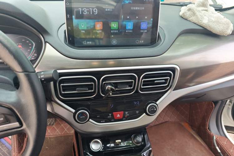 Used Haima 6P 2021 1.2T PHEV Long-Range Luxury Model Audio And AC Panel