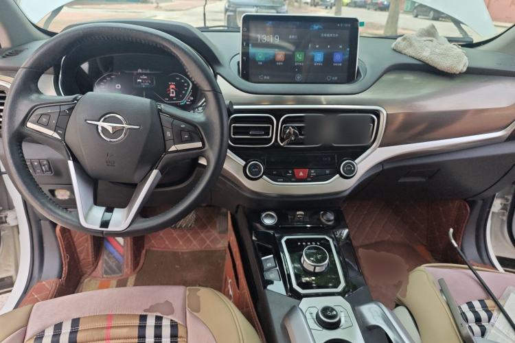 Used Haima 6P 2021 1.2T PHEV Long-Range Luxury Model Center Console
