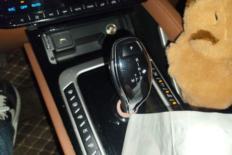 Used Haima 7X 2020 1.6 TGDI Automatic Flagship Model Gear Lever