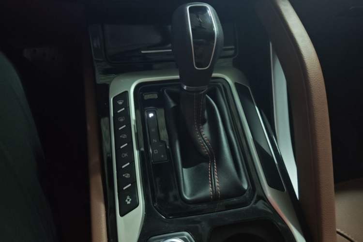 Used Haima 7X 2020 1.6 TGDI Automatic Luxury Model Gear Lever