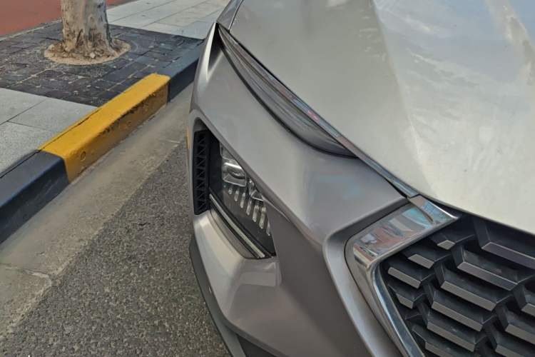 Used Haima 8S 2019 1.6 TGDI Automatic Luxury Edition Right Front Headlight