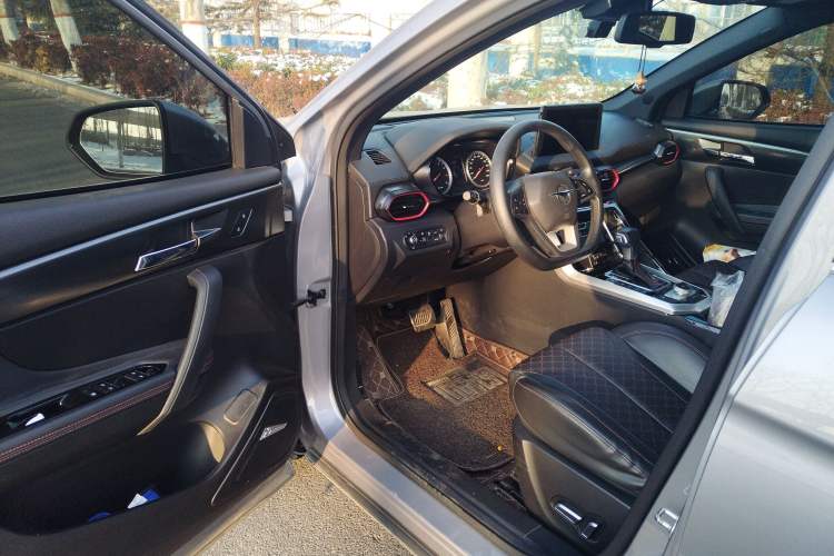 Used Haima 8S 2020 1.6 TGDI DCT Prestige Model Driver Seat