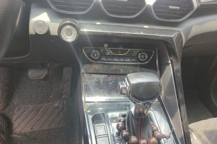 Used Haima 8S 2020 1.6 TGDI Automatic Elite Model Audio And AC Panel