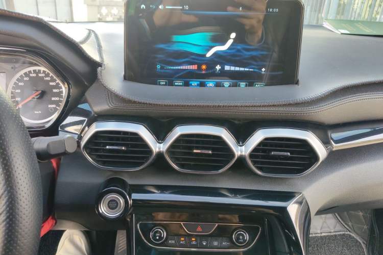 Used Haima 8S 2020 1.6 TGDI Automatic Elite Model Audio And AC Panel