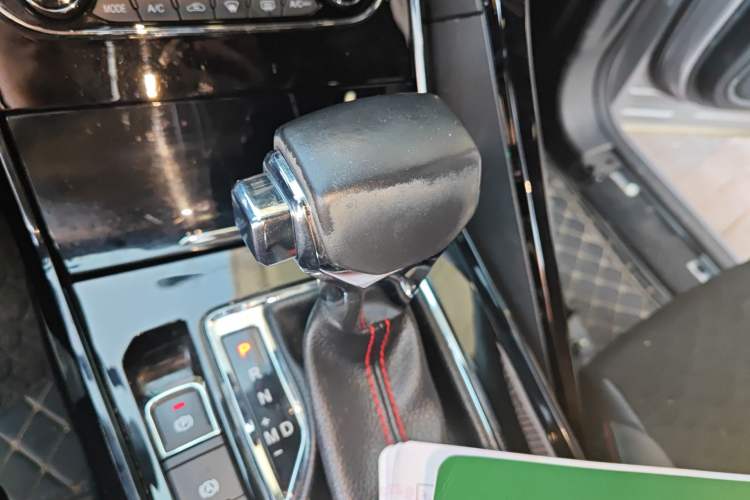 Used Haima 8S 2020 1.6 TGDI Automatic Elite Model Gear Lever