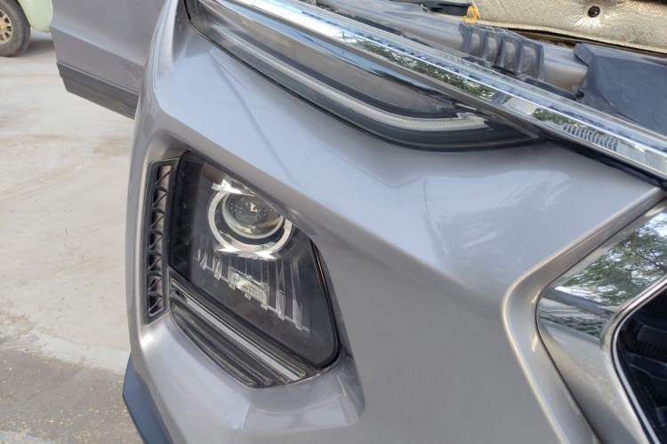 Used Haima 8S 2020 1.6 TGDI Automatic Elite Model Right Front Headlight