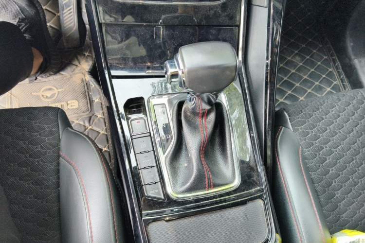 Used Haima 8S 2020 1.6 TGDI Automatic Elite Model Gear Lever