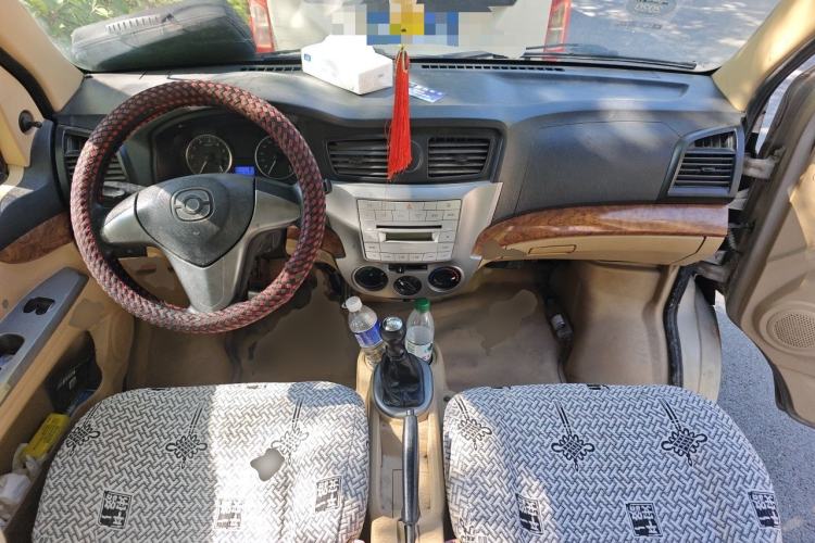 Used Haima Fosida Rongda 2012 1.2L Ronda Luxury Edition HMA GM12-NR Center Console