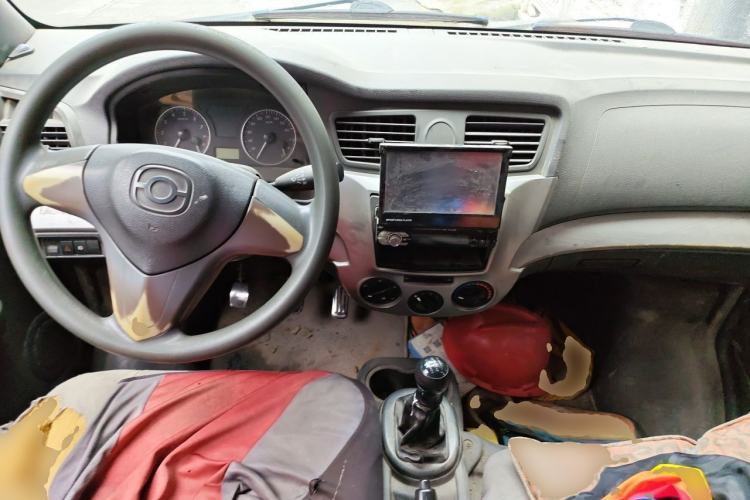 Used Haima Fosida Rongda 2012 1.2L Ronda Comfort Edition HMA GM12-NR Center Console