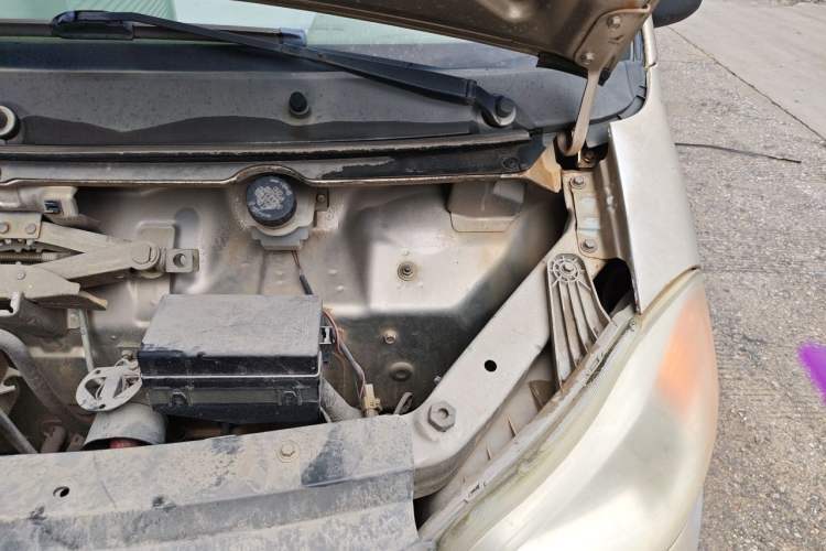 Used Haima Fosida Rongda 2012 1.2L Ronda Comfort Edition HMA GM12-NR Engine Bay Left