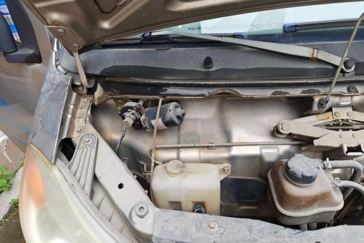 Used Haima Fosida Rongda 2012 1.2L Ronda Comfort Edition HMA GM12-NR Engine Bay Right