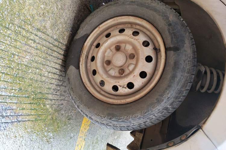 Used Haima Fosida Rongda 2012 1.2L Ronda Comfort Edition HMA GM12-NR Right Front Wheel Hub