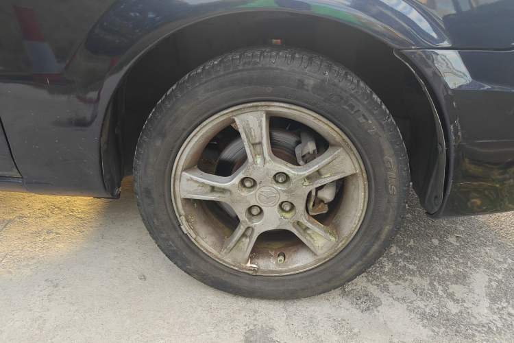 Used Haima Fumei 2006 1.6L Automatic Comfort DX Right Front Wheel Hub