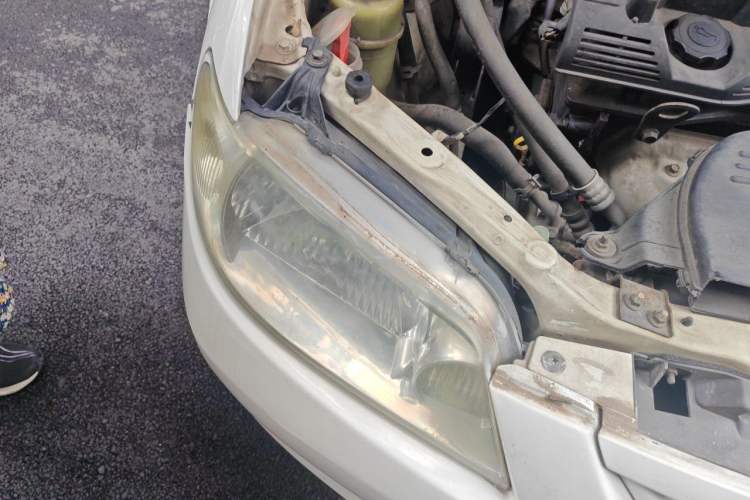 Used Haima Fumei 2006 1.6L Automatic Comfort DX Right Front Headlight