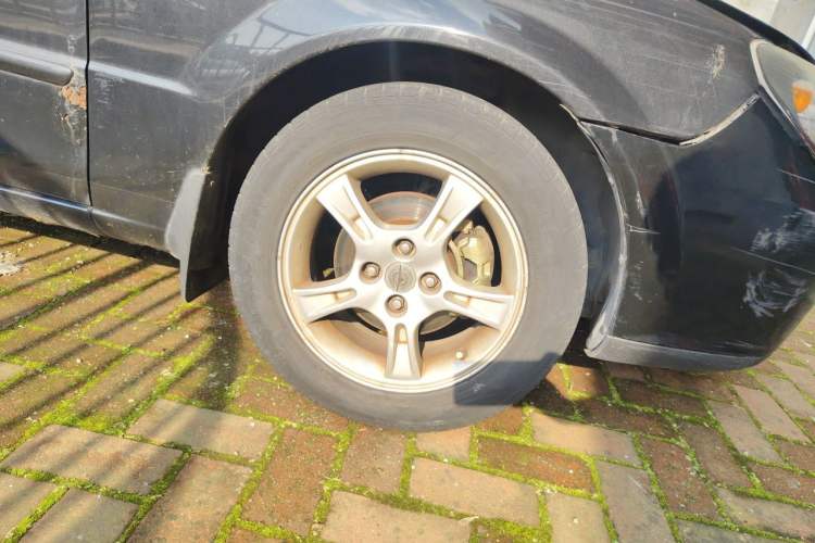 Used Haima Fumei 2008 1.6L Manual Comfort GLX Right Front Wheel Hub