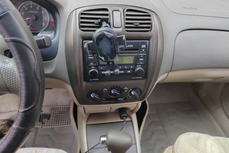 Used Haima Fumei 2010 1.6L Automatic Comfort Edition Audio And AC Panel